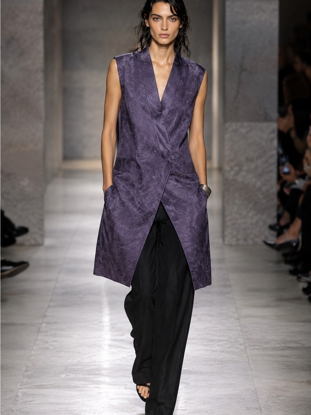 Ilari Nistri cap sleeve long Layering Vest in Navy Size 42/6-8